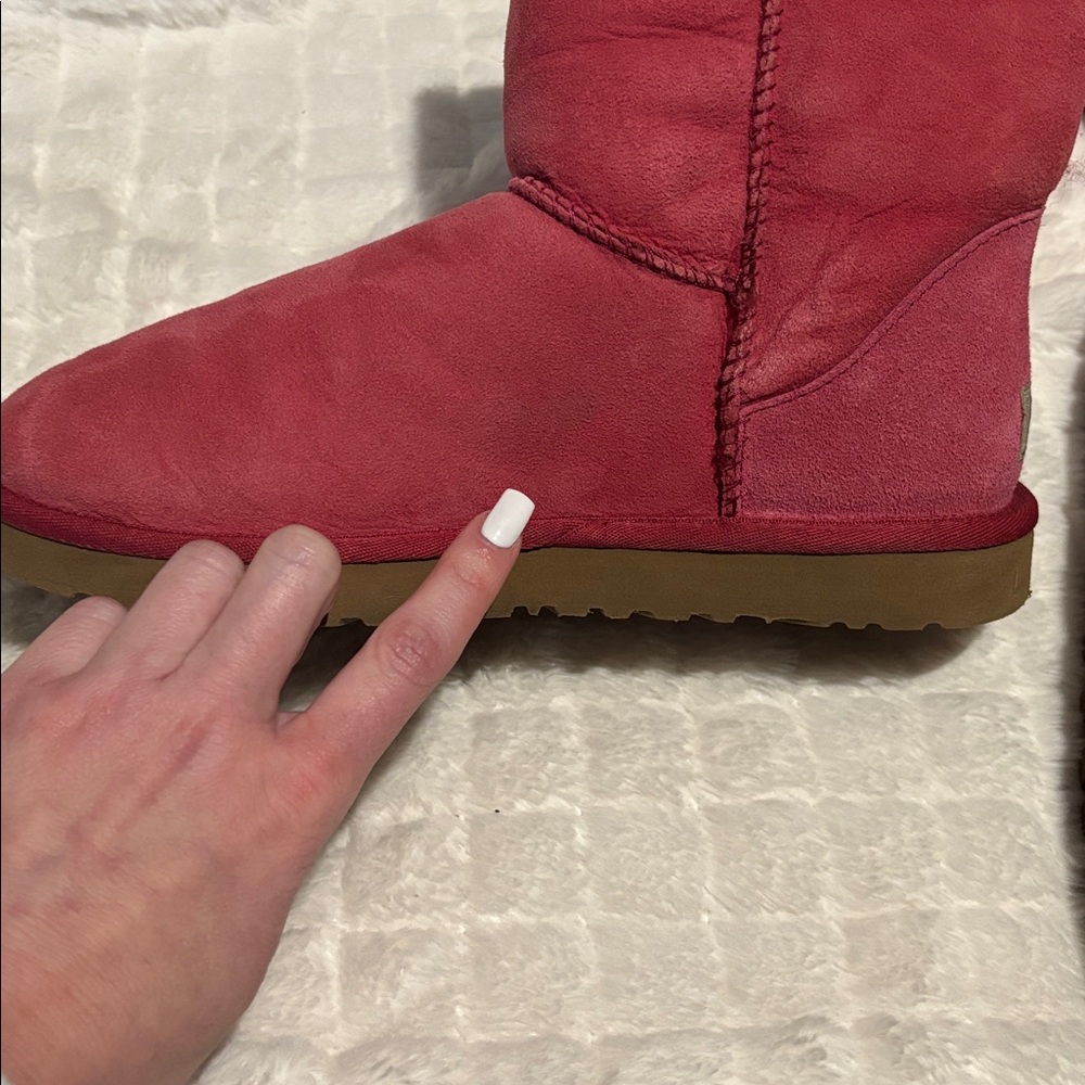 UGG Classic Short Boot - Picture 6 of 8